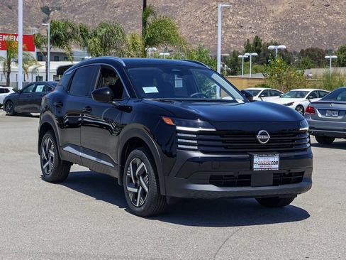 New 2026 Nissan Kicks SV w/ Interior Electronics Package FWD image 2