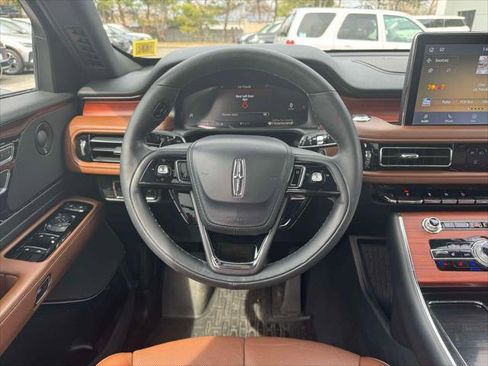 Used 2023 Lincoln Aviator Reserve w/ Elements Package Plus AWD/4WD image 18