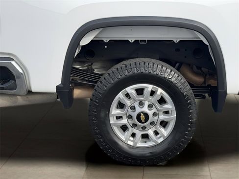 Used 2024 Chevrolet Silverado 2500 LT image 43