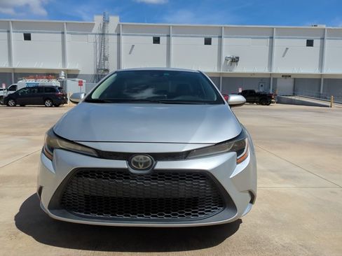 Used 2020 Toyota Corolla LE FWD image 2