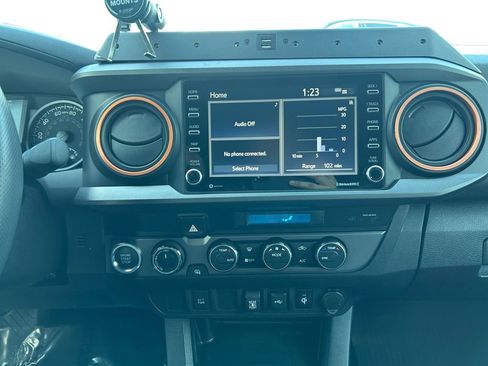 Used 2022 Toyota Tacoma TRD Off-Road AWD/4WD image 12