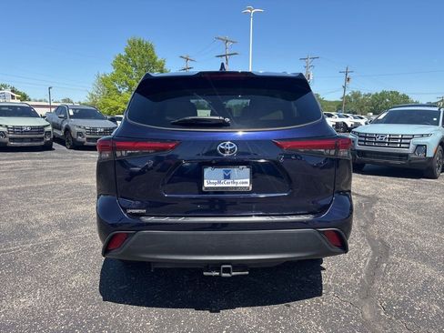 Used 2022 Toyota Highlander XLE AWD/4WD image 14