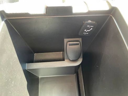 Used 2017 Nissan Rogue SV AWD/4WD image 33