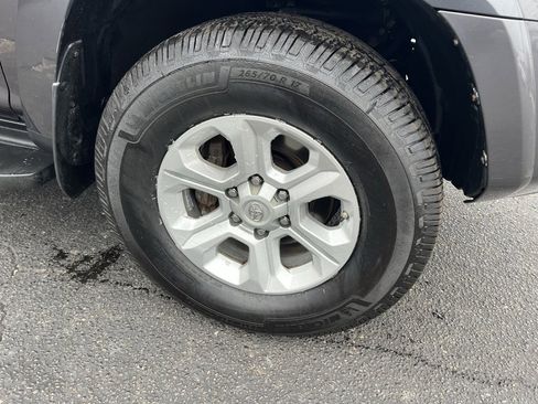 Used 2017 Toyota 4Runner SR5 Premium image 10