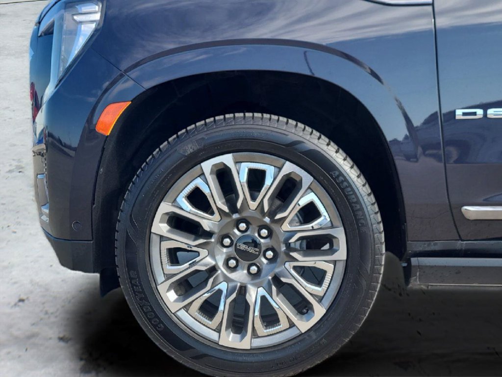 Used 2023 GMC Yukon Denali Ultimate AWD/4WD image 17