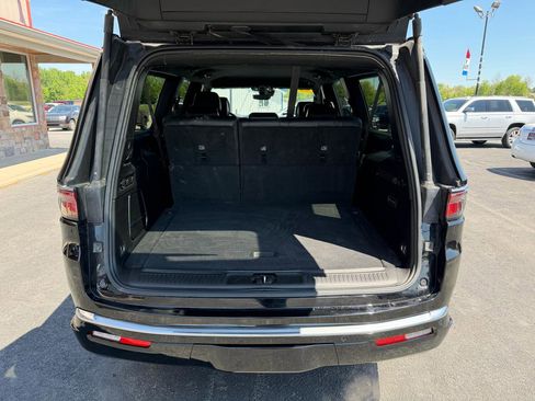 Used 2024 Jeep Wagoneer L Series II AWD/4WD image 6