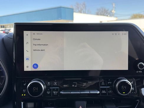 Used 2024 Toyota Highlander Limited image 36