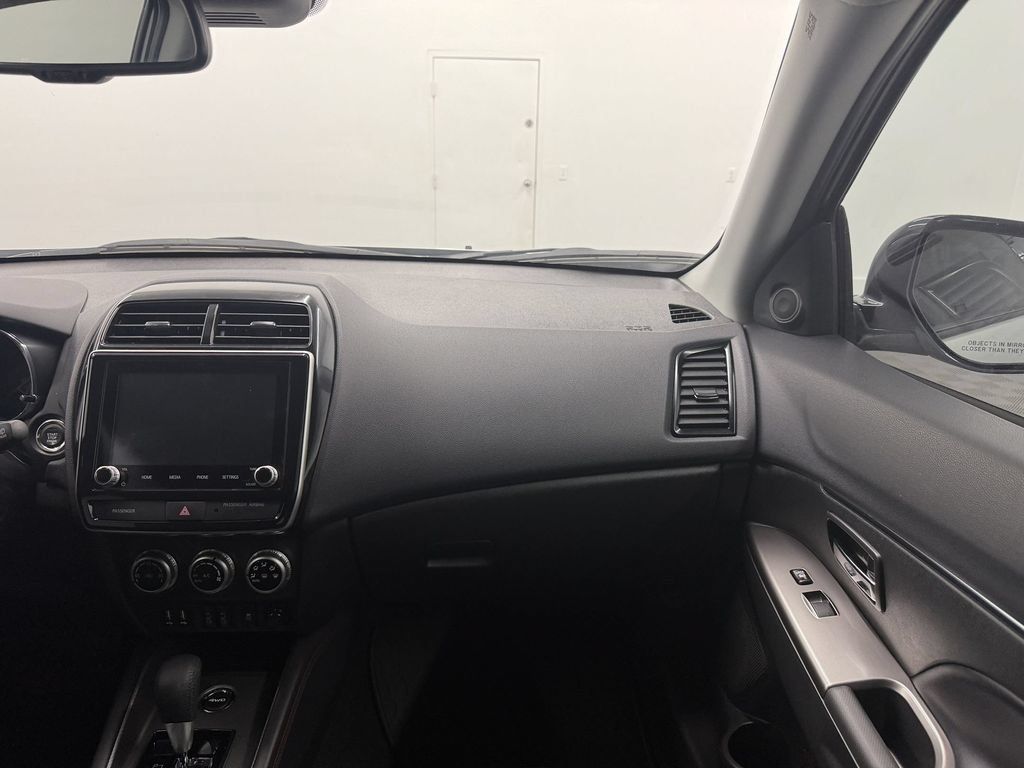 Used 2025 Mitsubishi Outlander Sport SE AWD/4WD image 29