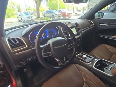 Used 2019 Chrysler 300 Limited w/ Light Group image 10