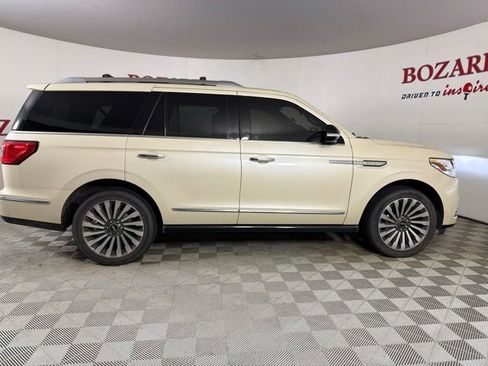 Used 2018 Lincoln Navigator Reserve w/ Technology Package AWD/4WD image 9