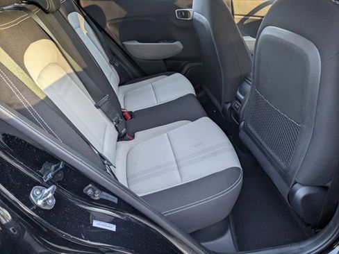 Used 2025 Hyundai Venue SEL image 29