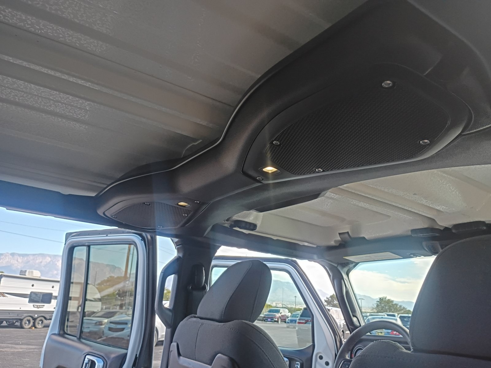 Used 2026 Jeep Gladiator Rubicon w/ Steel Power Dome Hood Package AWD/4WD image 27