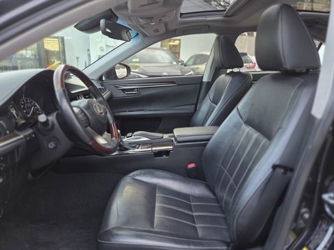 Used 2017 Lexus ES 350 w/ Luxury Package image 16