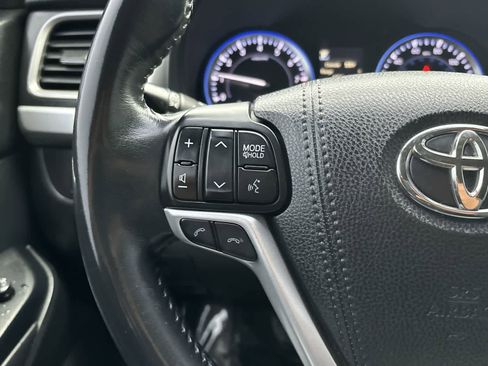Used 2017 Toyota Highlander SE image 10