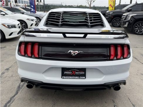 Used 2018 Ford Mustang Coupe RWD image 5
