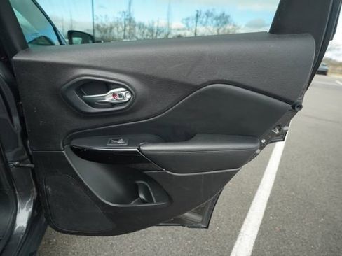 Used 2021 Jeep Cherokee Altitude image 22