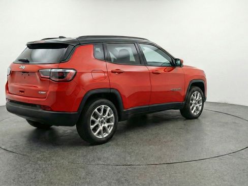 Used 2025 Jeep Compass Limited AWD/4WD image 9