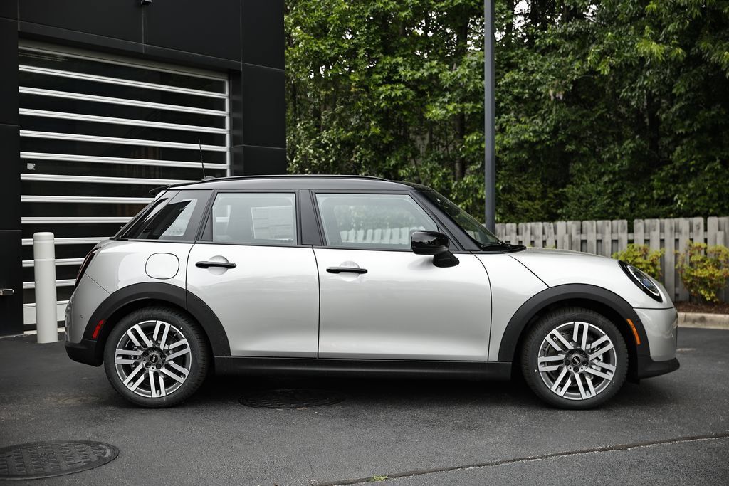 New 2026 MINI Cooper 4-Door Hardtop FWD image 4