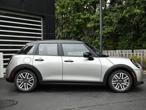 New 2026 MINI Cooper 4-Door Hardtop FWD image 4