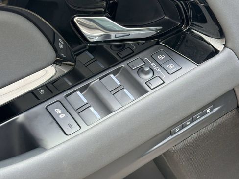 Used 2024 Land Rover Range Rover Evoque S AWD/4WD image 27
