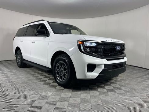 Used 2025 Ford Expedition Active AWD/4WD image 4