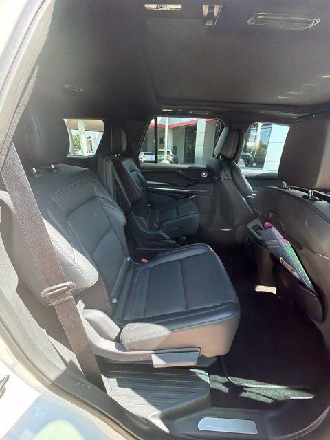 Used 2025 Lincoln Navigator Reserve w/ Jet Appearance Package AWD/4WD image 5