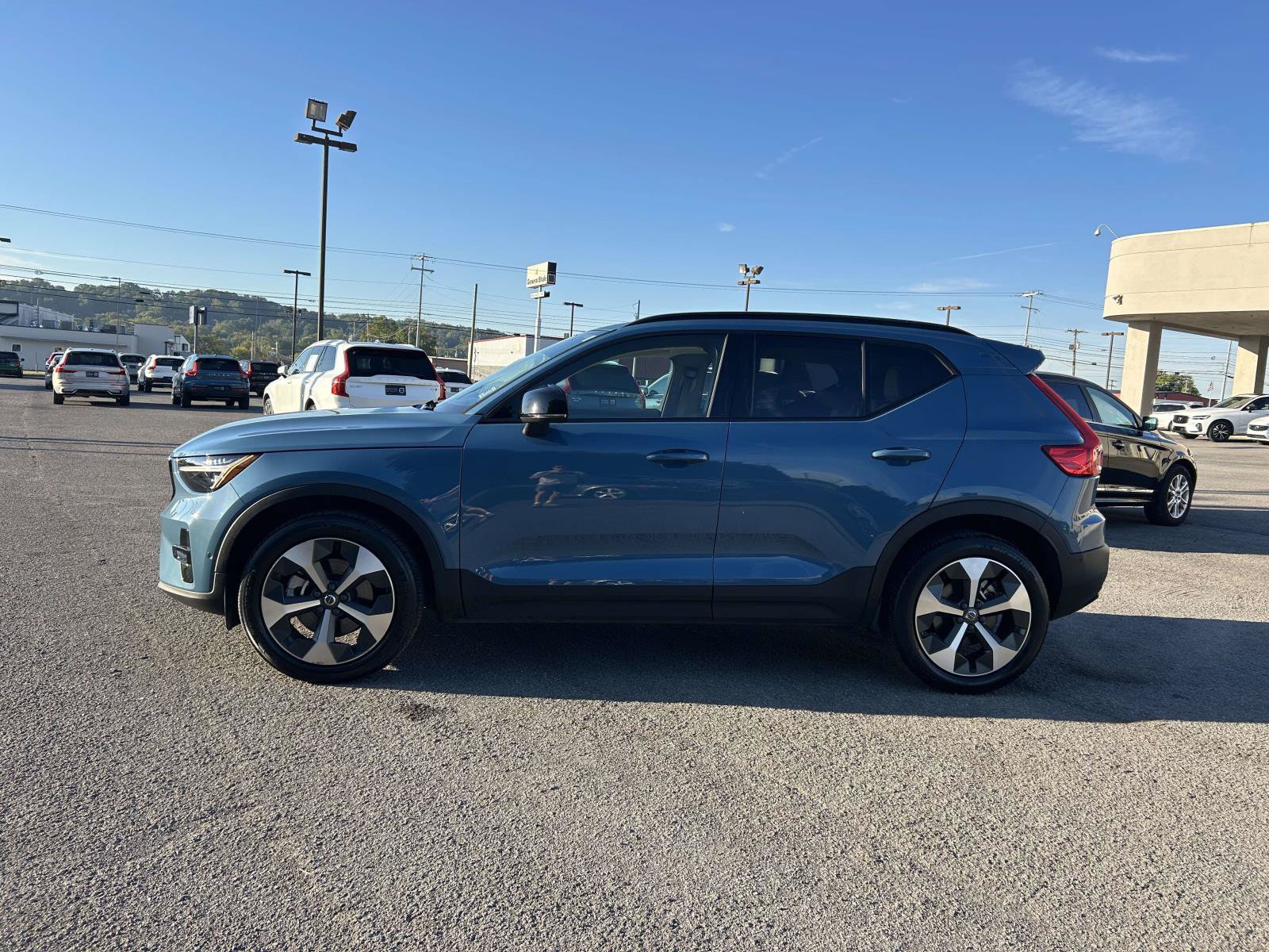 Certified 2024 Volvo XC40 B5 Plus w/ Climate Package AWD/4WD image 4