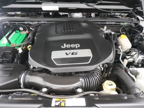 Used 2015 Jeep Wrangler Unlimited Sport w/ Connectivity Group image 26