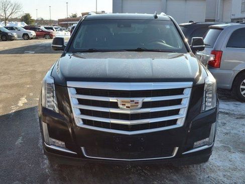 Used 2019 Cadillac Escalade Luxury image 3