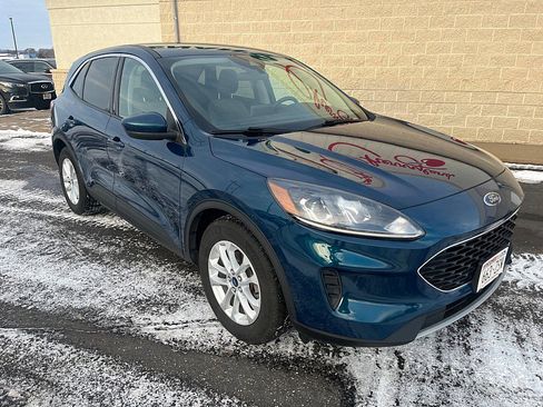 Used 2020 Ford Escape SE image 2