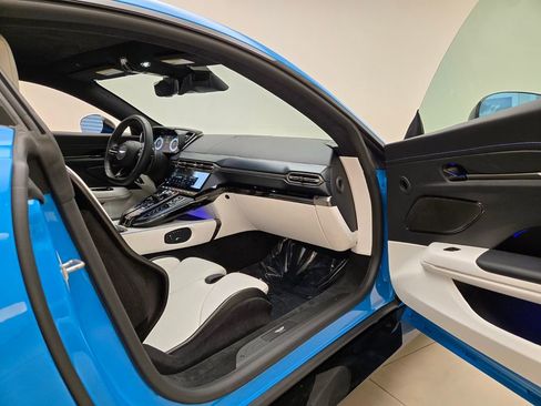 Used 2025 Aston Martin V8 Vantage Coupe image 21