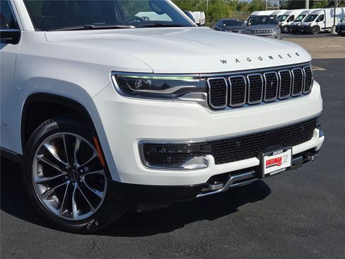 Used 2024 Jeep Wagoneer Series III w/ Premium Group I image 2