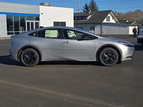 New 2026 Toyota Prius LE image 7