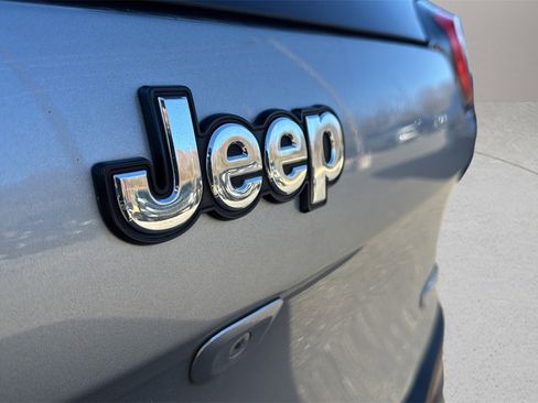 Used 2015 Jeep Cherokee Latitude image 10