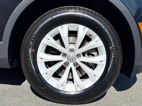Used 2018 Volkswagen Tiguan SE AWD/4WD image 45