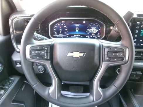 Used 2025 Chevrolet Silverado 2500 LTZ w/ LTZ Convenience Package AWD/4WD image 20