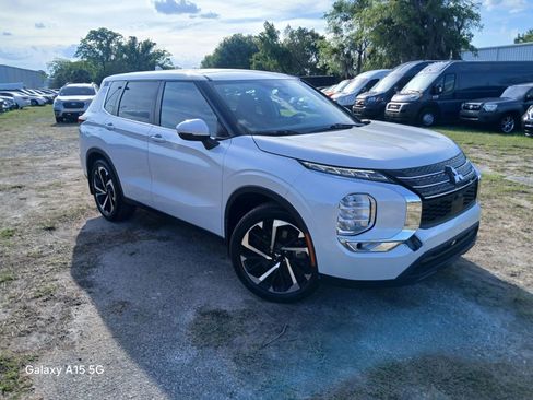 Used 2022 Mitsubishi Outlander ES FWD image 2