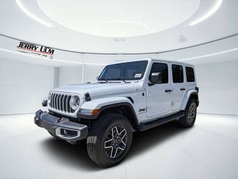 New 2026 Jeep Wrangler Unlimited Sahara AWD/4WD image 7