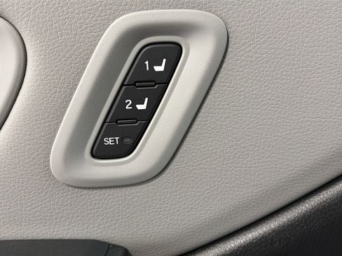 Used 2025 Honda Pilot EX-L image 4