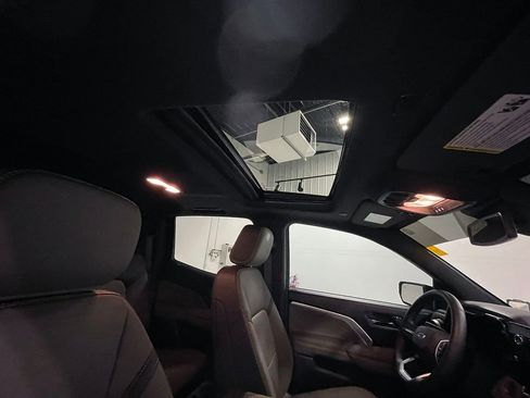 Used 2025 Chevrolet Colorado ZR2 w/ Technology Package image 30