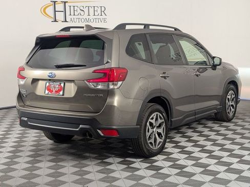 Used 2021 Subaru Forester Premium image 7