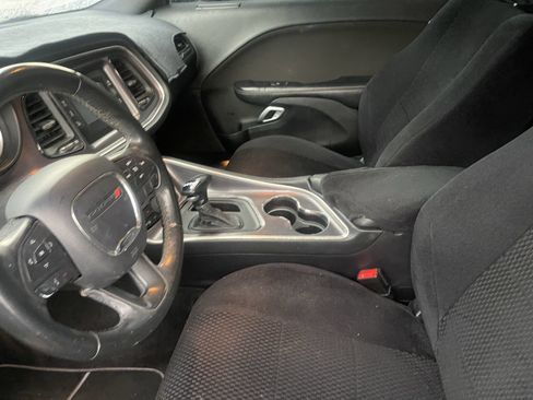 Used 2016 Dodge Challenger SXT RWD image 10