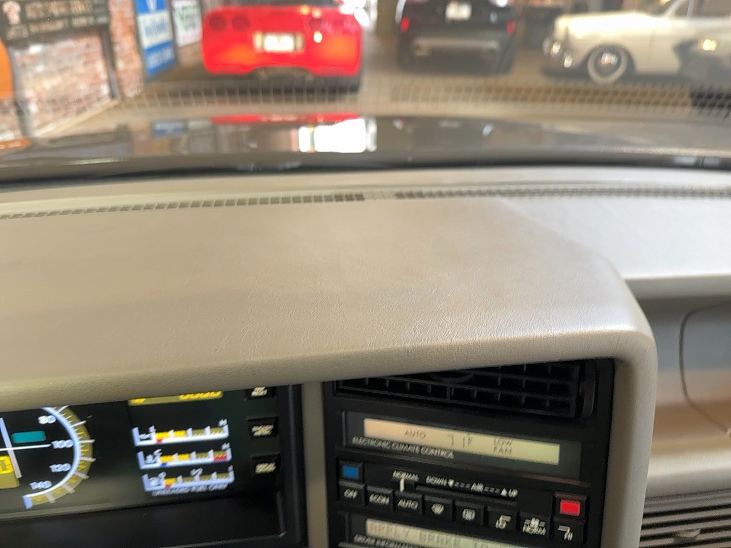 Used 1993 Cadillac Allante FWD image 33