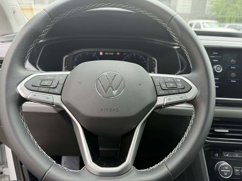 Used 2023 Volkswagen Taos SEL AWD/4WD image 16