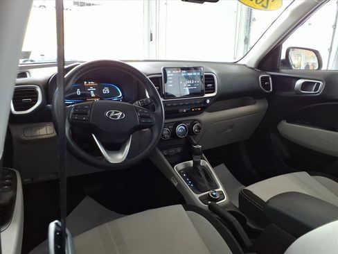 Certified 2024 Hyundai Venue SEL image 14