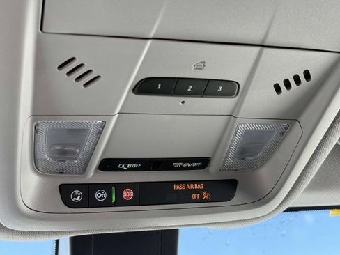 Used 2024 GMC Terrain SLT image 32