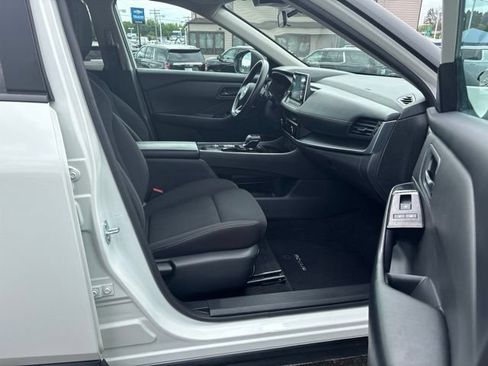 Used 2024 Nissan Rogue S FWD image 11