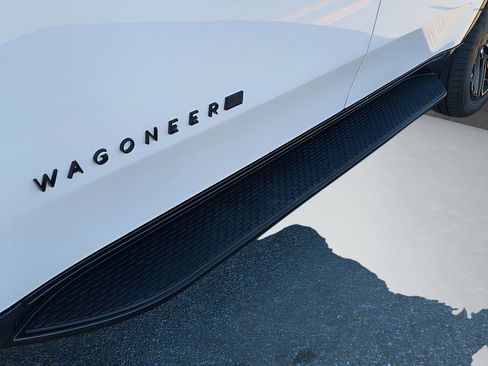 Used 2024 Jeep Wagoneer Series II image 15