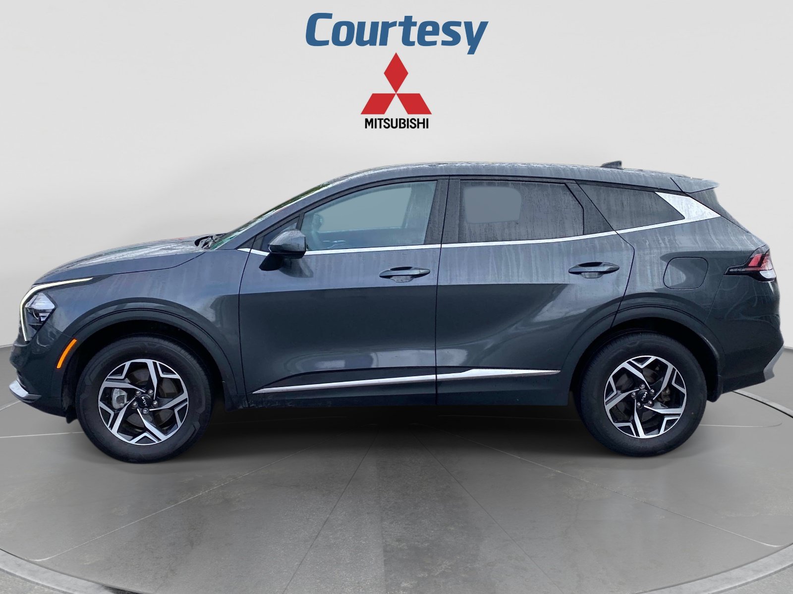 Used 2023 Kia Sportage LX AWD/4WD image 2