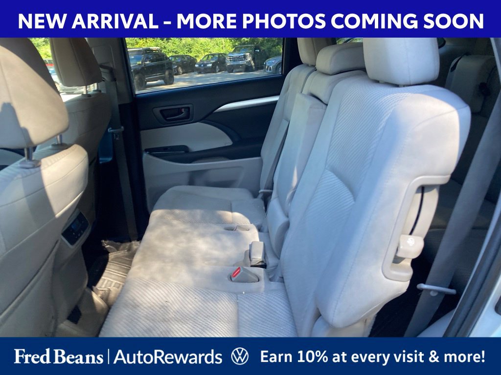 Used 2019 Toyota Highlander LE AWD/4WD image 9